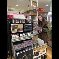 山梨の白桃・巨峰をわらび餅で！　中央自動車道　双葉SA下り「名水わらび餅 白桃・巨峰セット」