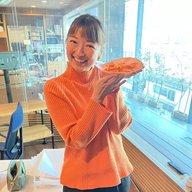 みーたん、にんじん色のニットでにんじんネタを披露