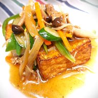 ササッと焼いて掛けて完成！『厚揚げの野菜甘酢あんかけ』🧄🥬🍖