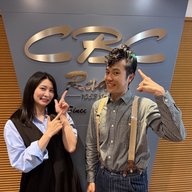 サスペンダーにリーゼントヘア･･･1950年の流行を取り入れた光山アナ