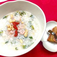 🍲『 薬膳粥 』🌿✨　体の中からほっと温まる😊やさしい味の中に、具材のうま味がじんわり広がるお粥💛